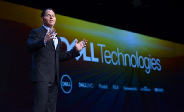 마이클 델 델테크놀로지스 회장이 미국 라스베이거스에서 개최된 ‘델 테크놀로지스 2018’에서 기조 연설을 진행하고 있다.