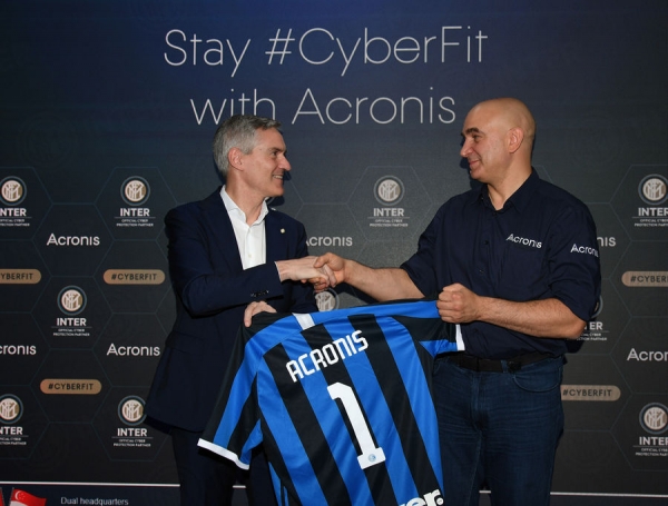아크로니스는 이탈리아 프로축구 팀 인테르밀란과 기술 파트너십을 체결했다.