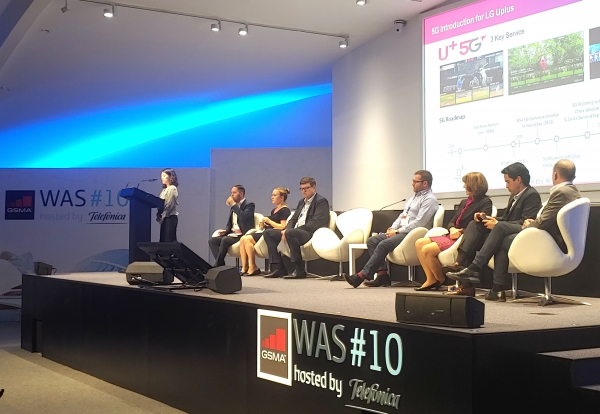 LG유플러스 글로벌로밍팀 장라미 선임(맨 왼쪽)이 지난 30일 WAS 컨퍼런스에서 전세계 이동통신사 대표를 대상으로 5G 로밍 성공사례를 발표하고 있다.