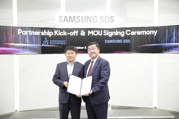 다쏘시스템코리아 조영빈 대표(사진 오른쪽)와 삼성SDS 이재철 인텔리전트팩토리 사업부장(부사장)이 전략적 업무협약(MOU)을 체결했다.