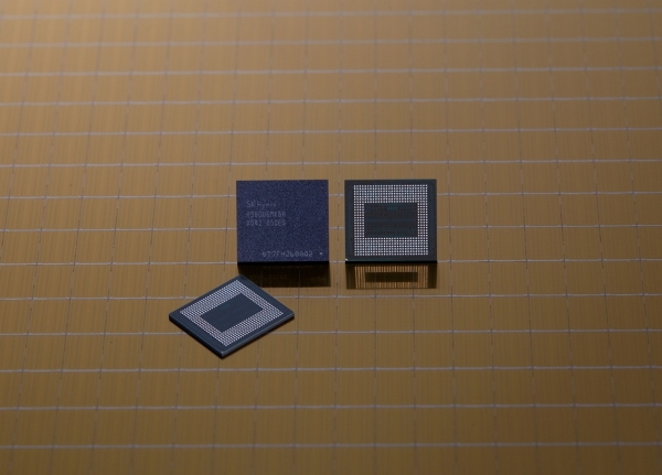 SK하이닉스가 양산하는 18GB LPDDR5 모바일 D램