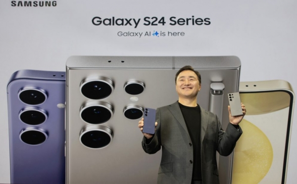 17일(현지시간) 미국 새너제이에 위치한 SAP센터에서 개최된 ‘갤럭시 언팩 2024(Galaxy Unpacked 2024)’ 행사에서 ‘갤럭시 S24 시리즈’를 소개하는 삼성전자 MX사업부장 노태문 사장.