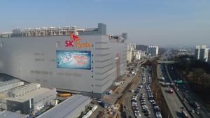[포토]SK하이닉스 M14공장 외벽에 2018 평창올림픽대회 홍보물 설치