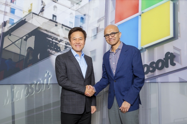 SK텔레콤 박정호 사장(왼쪽)과 마이크로소프트 사티아 나델라 CEO의 최근 미팅을 했다.
