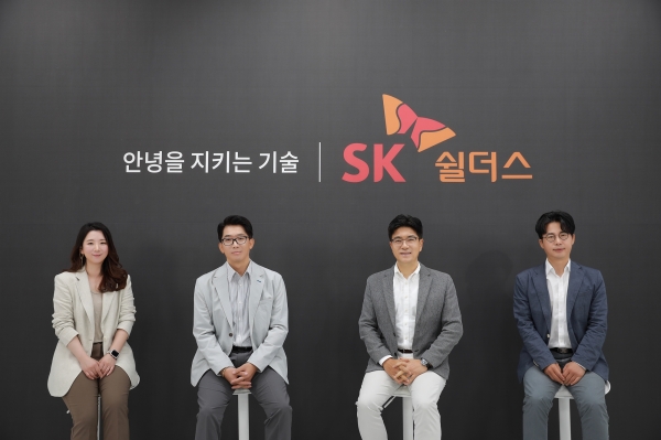 (오른쪽부터) SK쉴더스 한은석 CSO, 박진효 CEO, 김병무 클라우드사업본부장, 이종숙 PR팀장이 IPO 기자간담회에 참석하고 있다.