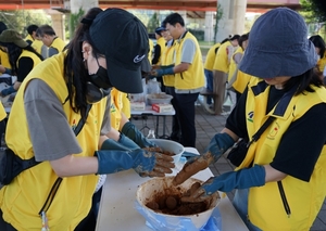 영림원소프트랩, 강서 한강지구 ‘쓰레기 줍깅’ 자원봉사 실시
